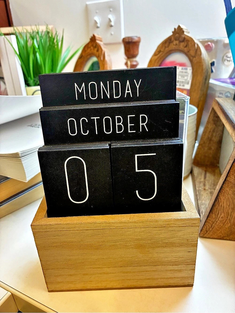 Wooden Block Perpetual Calendar Black & Brown